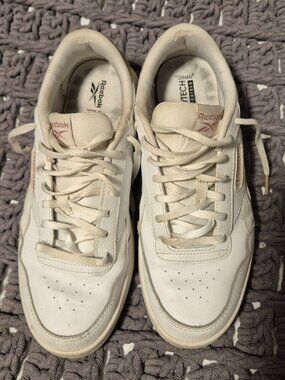 Women's white reebok street sneakers
